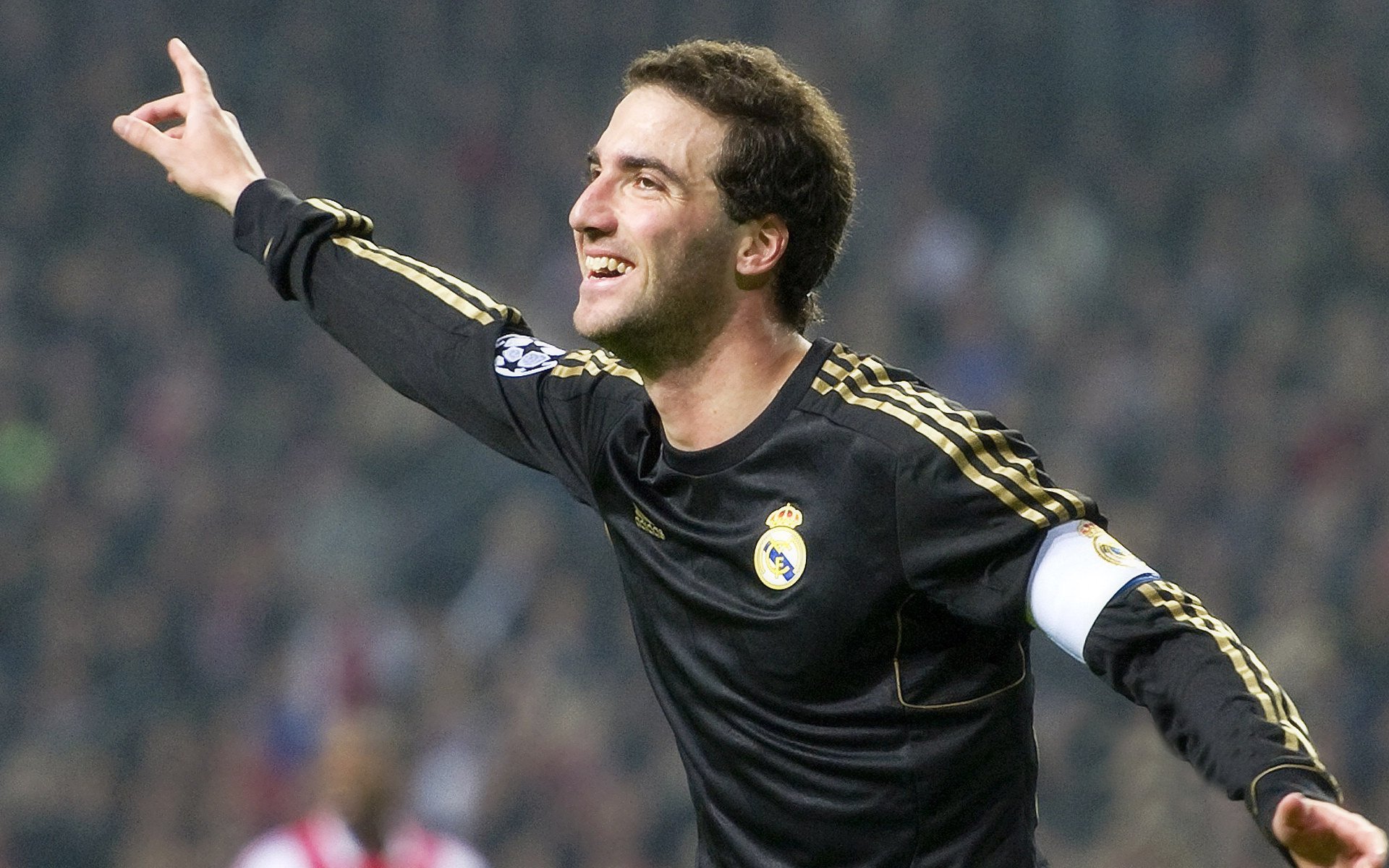 爱游戏体育平台-江汉南路主场平局，积分榜前三位置牢不可破，江汉路什么时候开业