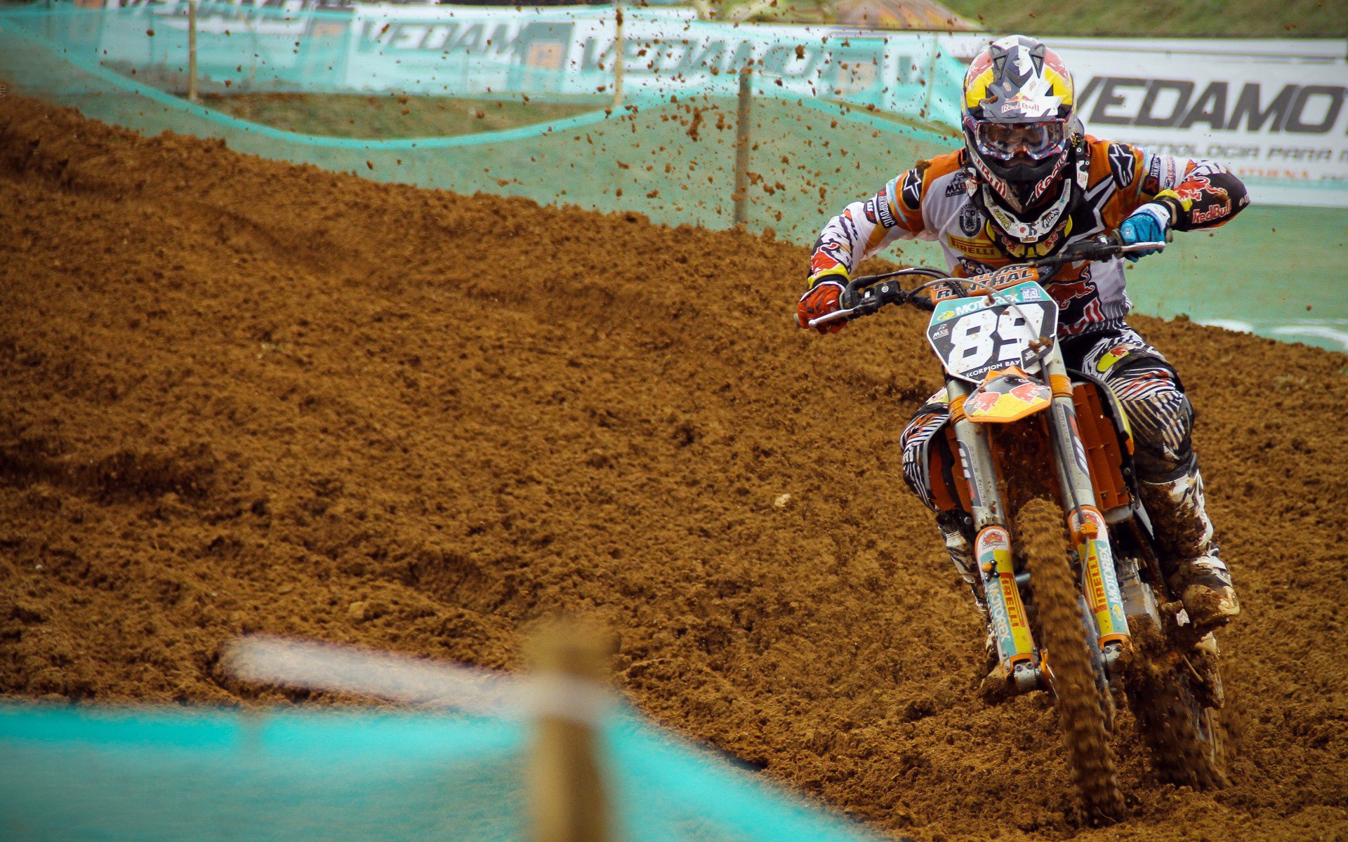 爱游戏 电竞-赛场上球员们的激情表现令人动容，赛场上球员们的激情表现令人动容的句子