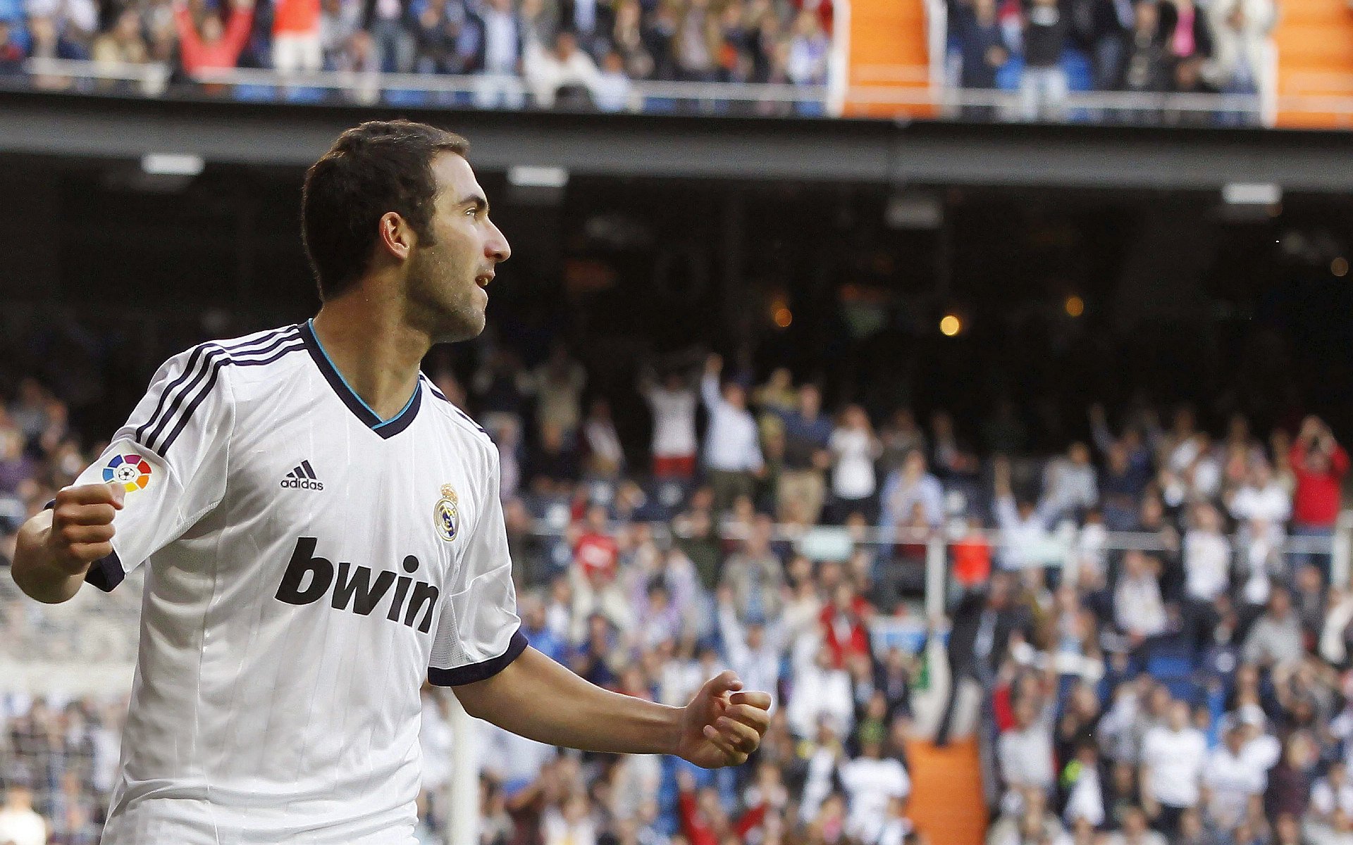 爱游戏平台-恩多比·恩乔：从球场到替补席，他的影响力无处不在，恩多多最新消息